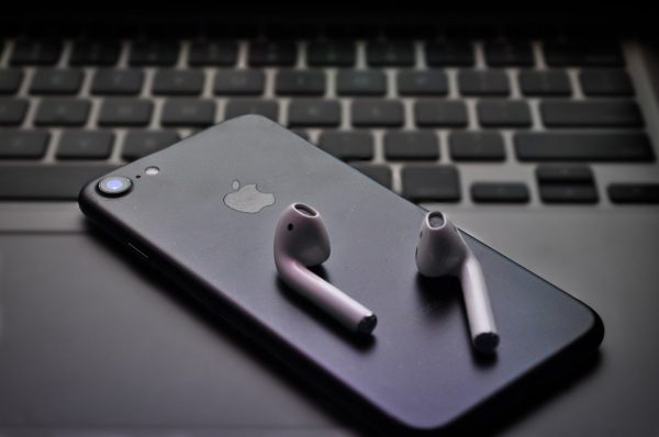 AirPods, les écouteurs connectés qui vous suivent partout